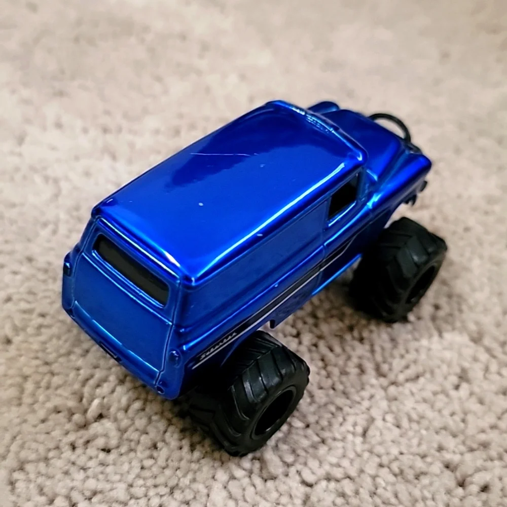Just Trucks 1957 Suburban Truck - 1/64 scale